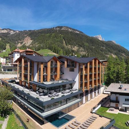 Ciampedie Luxury Alpine Spa Hotel Vigo di Fassa Bagian luar foto